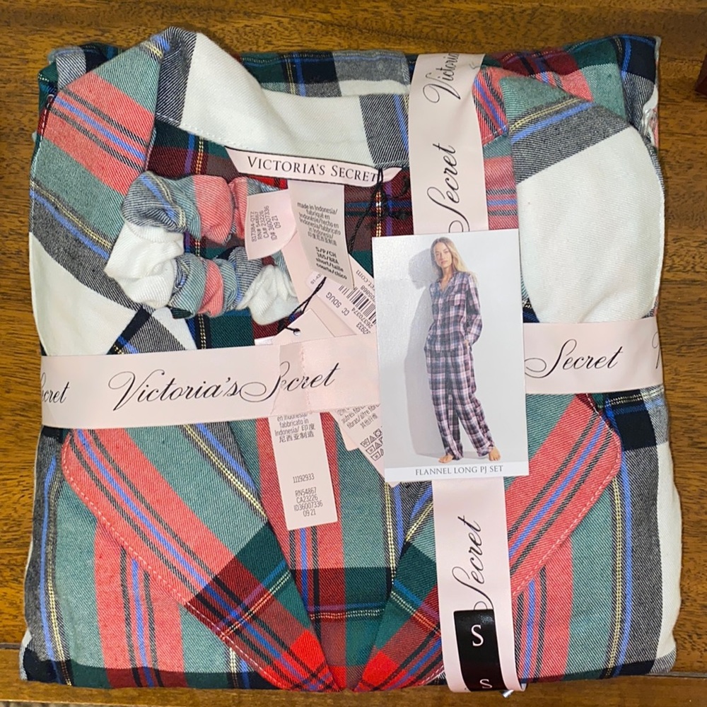 Victoria’s Secret Flannel Long PJ Set